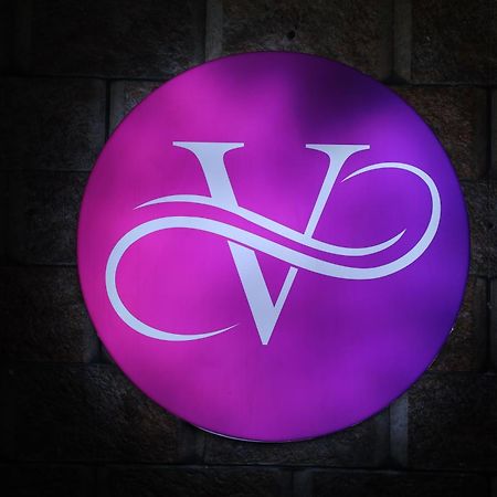 Vovo Premier Hotel Бангалор Экстерьер фото
