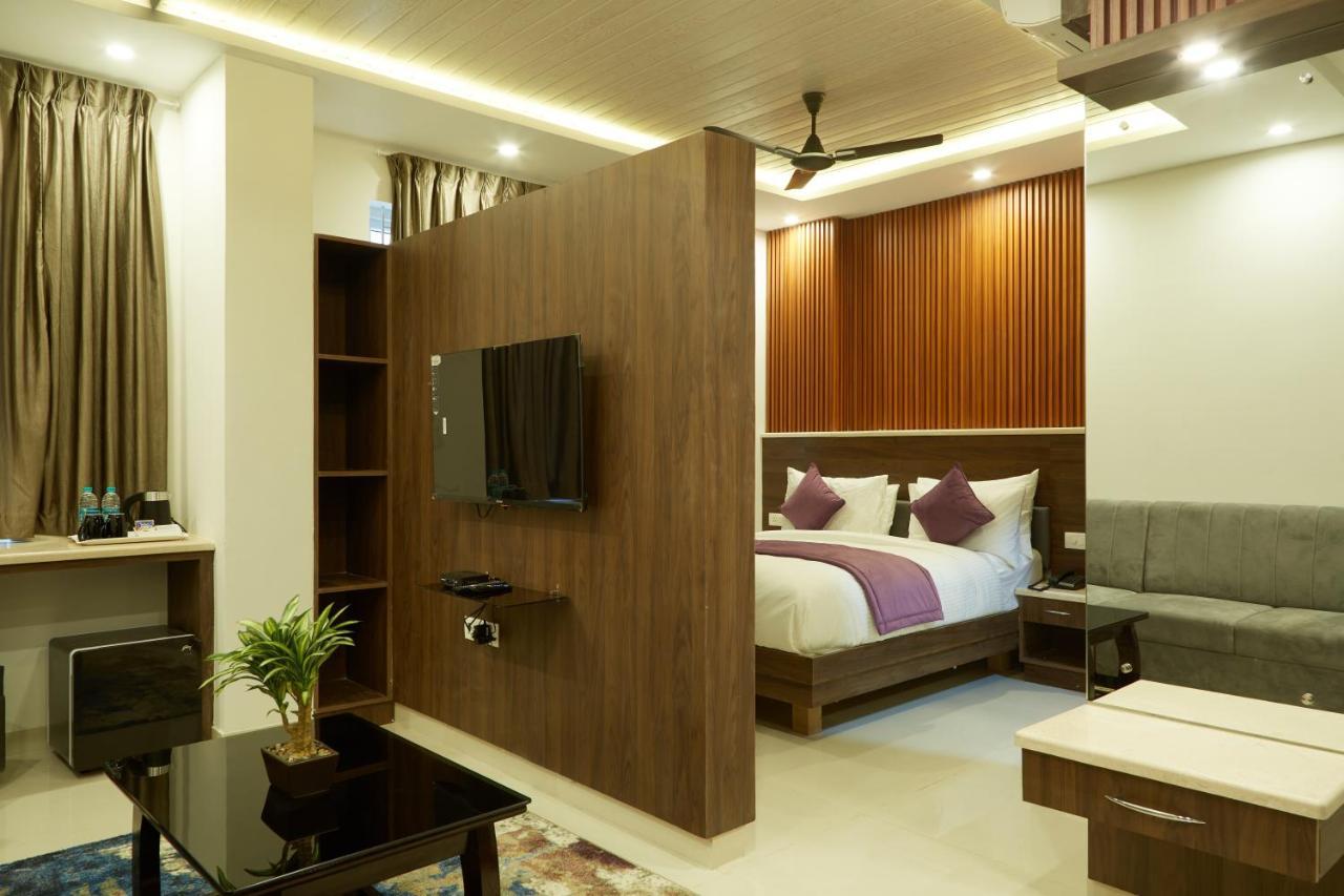 Vovo Premier Hotel Бангалор Экстерьер фото