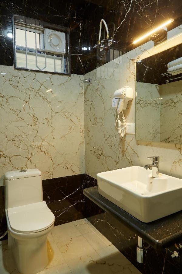 Vovo Premier Hotel Бангалор Экстерьер фото