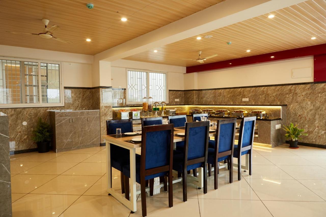 Vovo Premier Hotel Бангалор Экстерьер фото