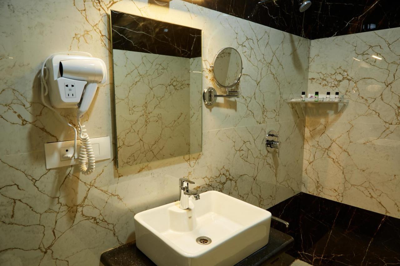 Vovo Premier Hotel Бангалор Экстерьер фото