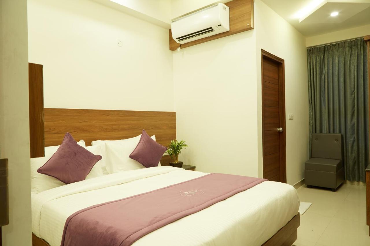 Vovo Premier Hotel Бангалор Экстерьер фото