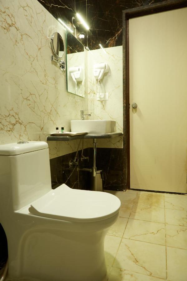 Vovo Premier Hotel Бангалор Экстерьер фото