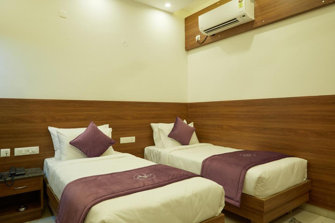 Vovo Premier Hotel Бангалор Экстерьер фото