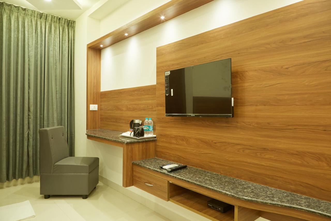 Vovo Premier Hotel Бангалор Экстерьер фото