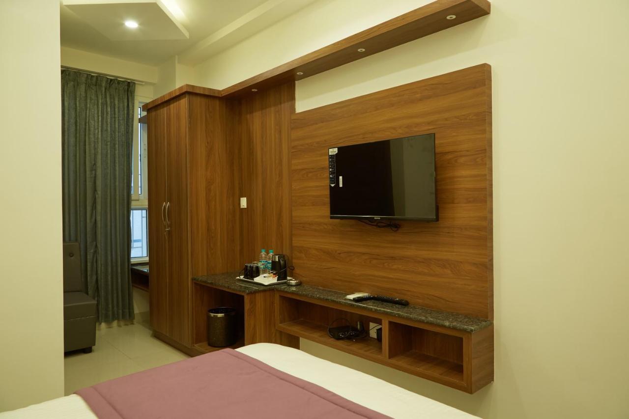 Vovo Premier Hotel Бангалор Экстерьер фото