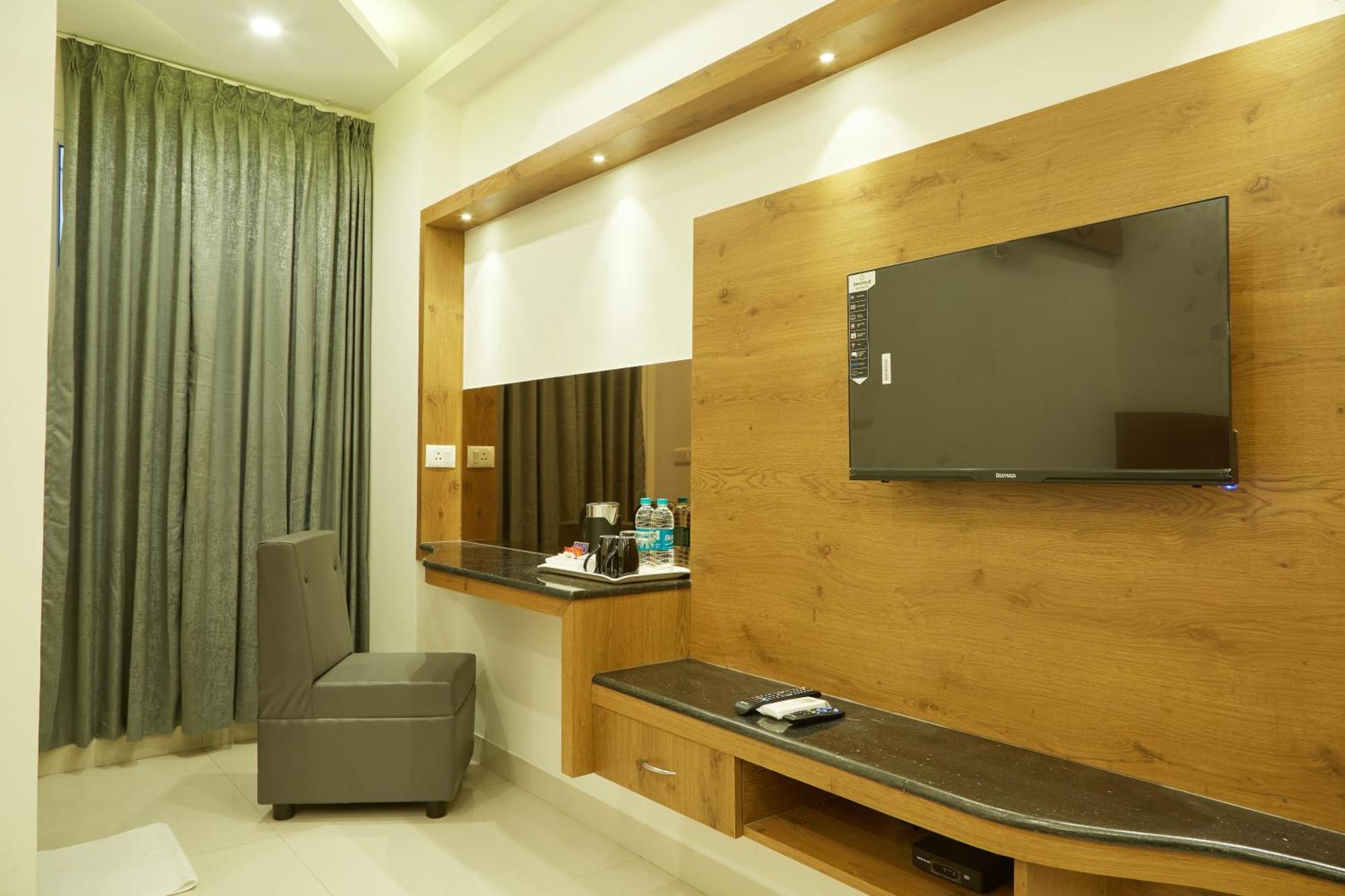 Vovo Premier Hotel Бангалор Экстерьер фото