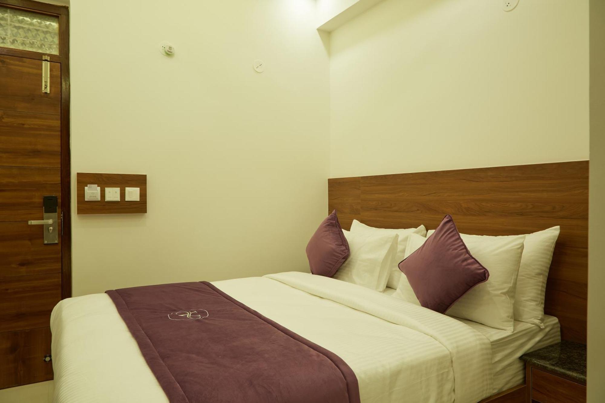 Vovo Premier Hotel Бангалор Экстерьер фото